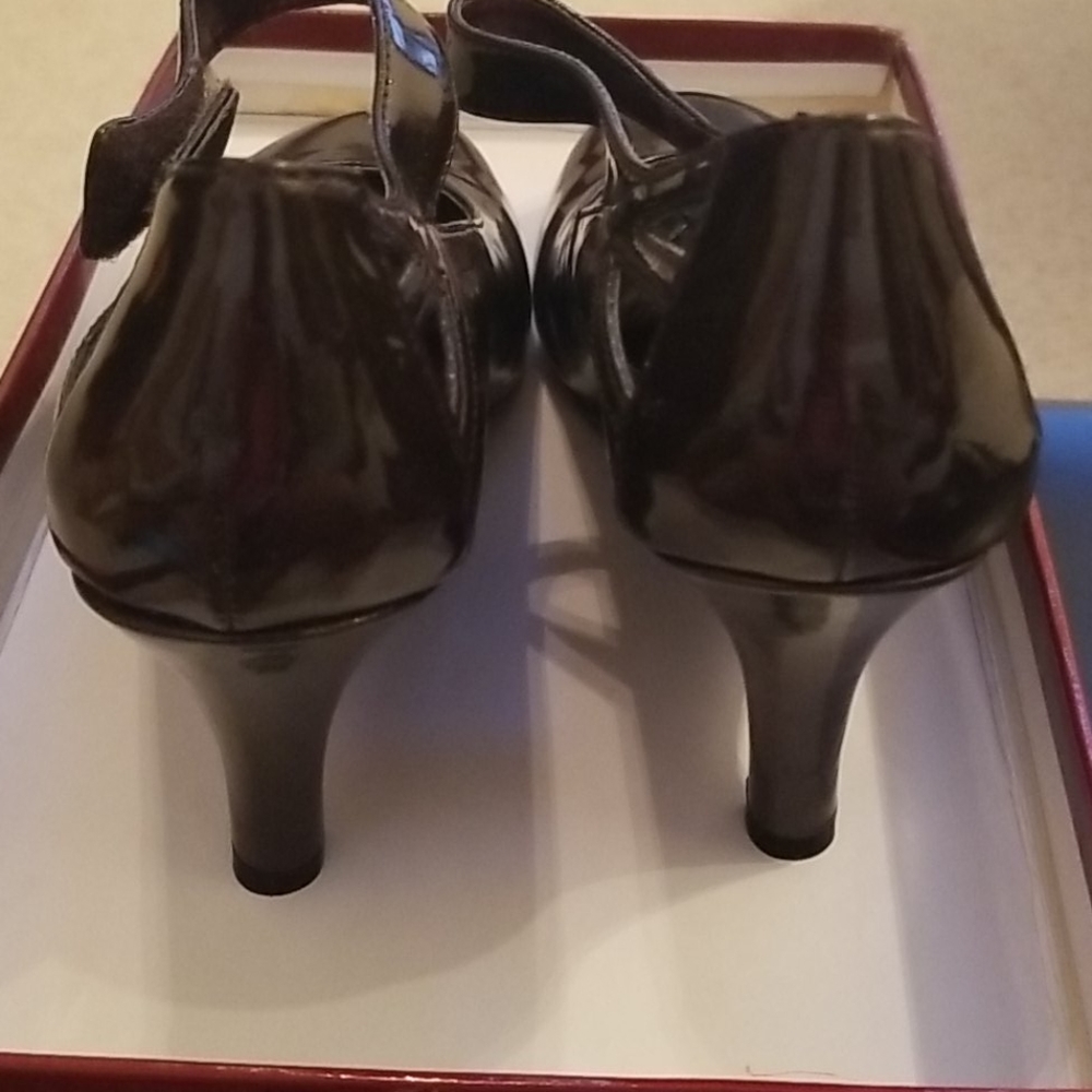 Shoes - Picture 2 of 8